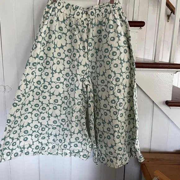 Floral Patterned Wide-Leg Culottes Pants - Picture 7 of 7